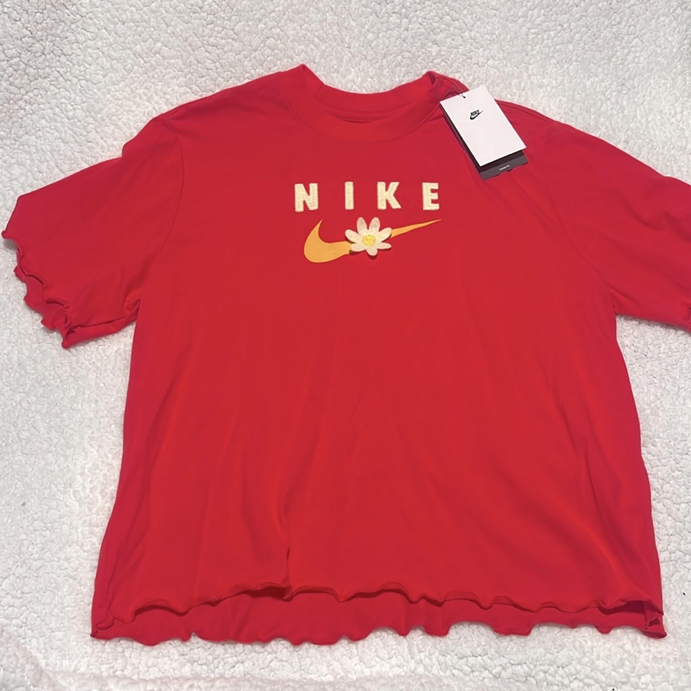 Nike Daisy tee, ruffled edge sleeves & bottom